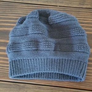 Beanie with pony tail hole